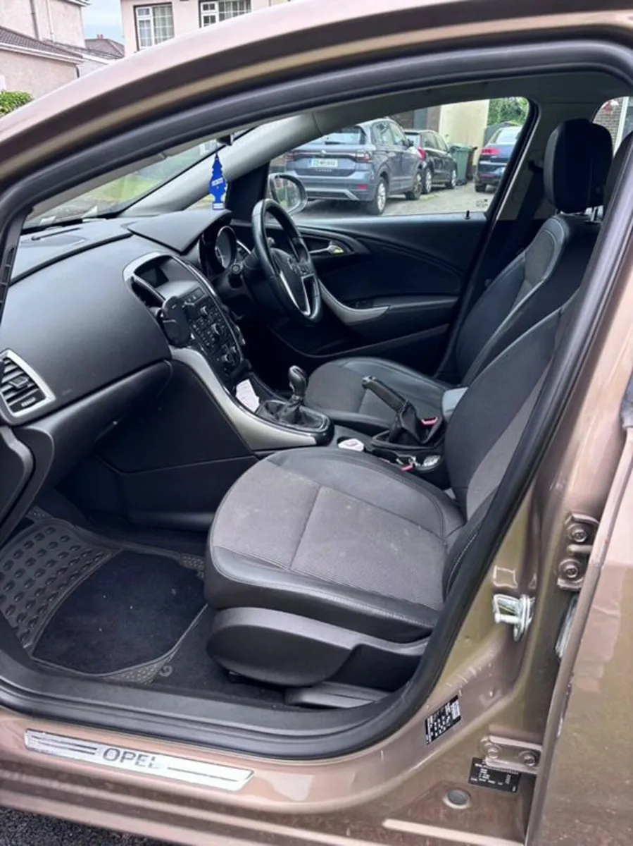 Opel Astra 2014 - Image 4
