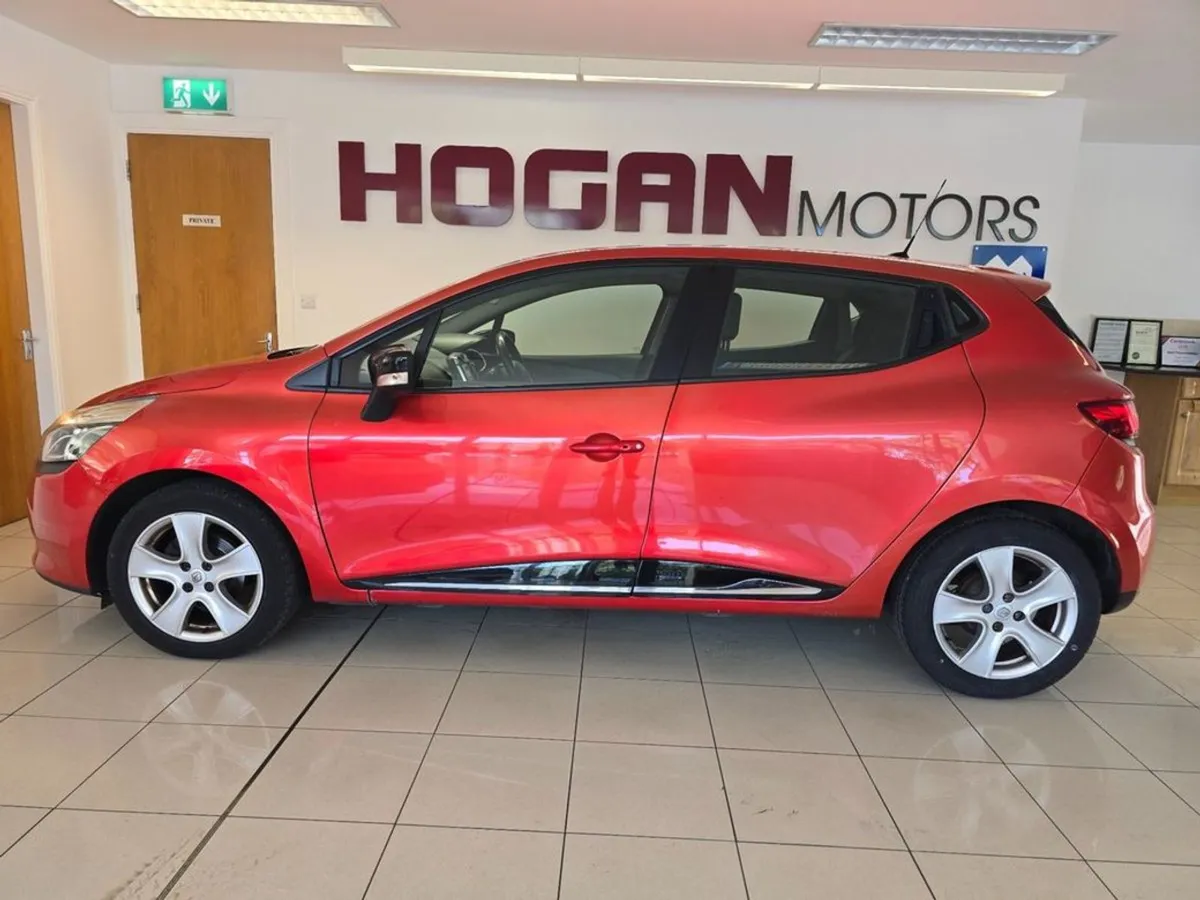 Renault Clio 1.2 Dynamique 5DR H/B - Image 4