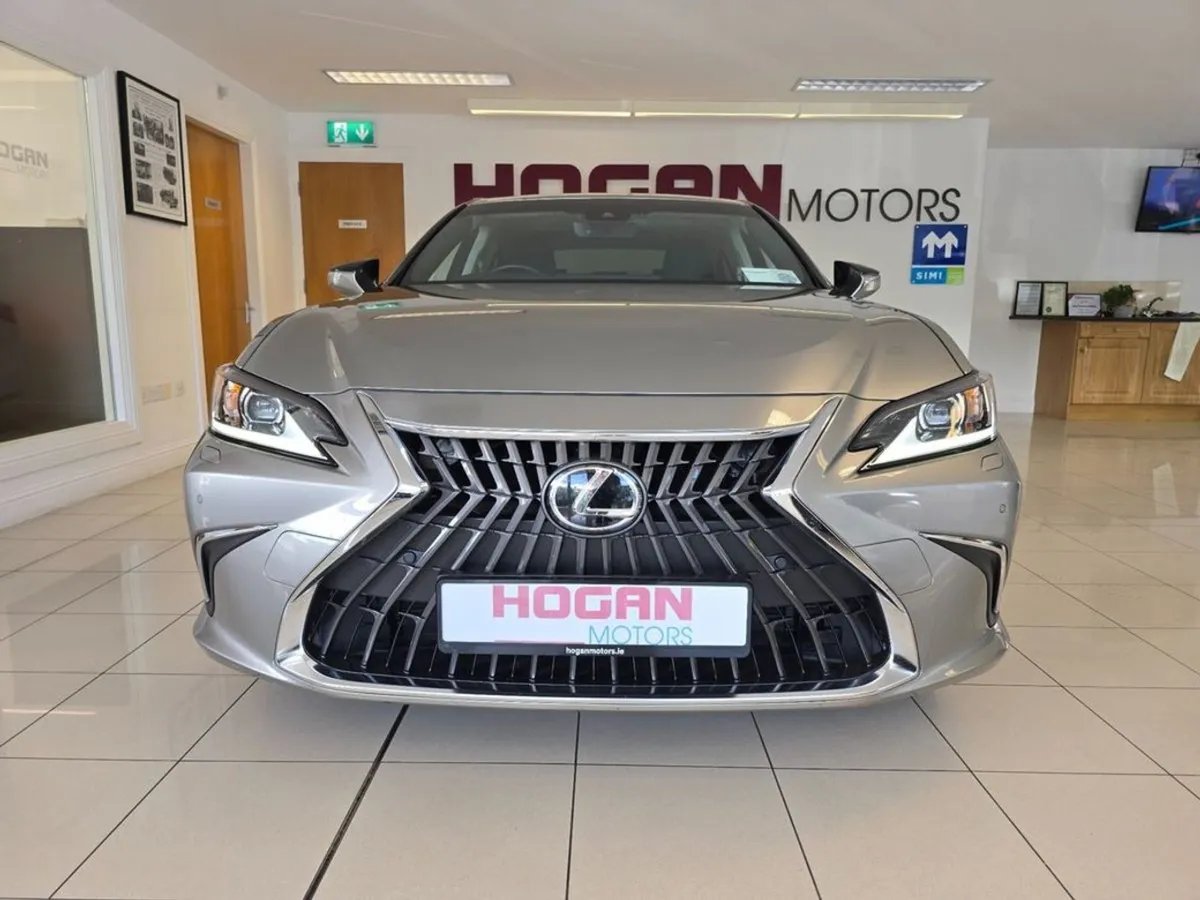 Lexus ES 300h Luxury Hybrid Automatic - Image 2