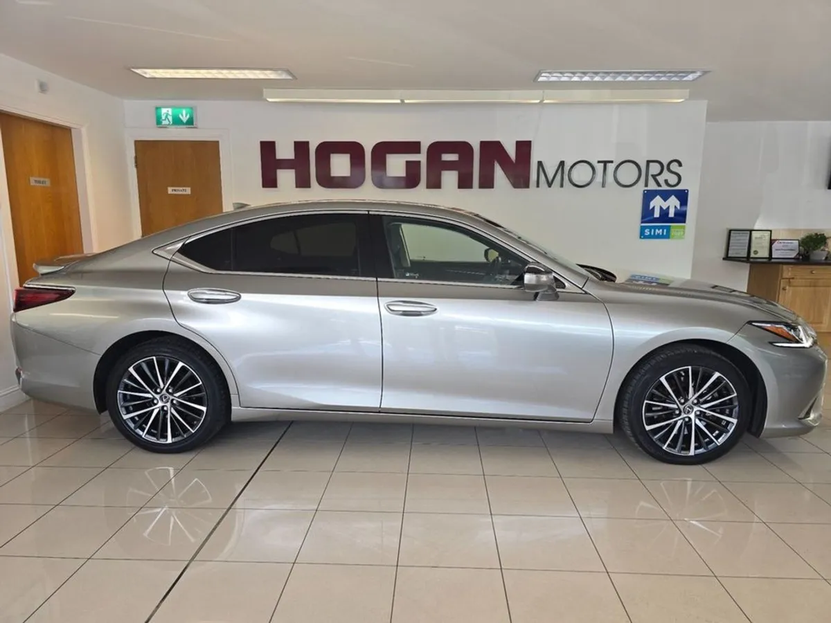 Lexus ES 300h Luxury Hybrid Automatic - Image 3