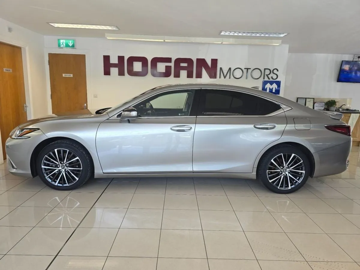 Lexus ES 300h Luxury Hybrid Automatic - Image 4