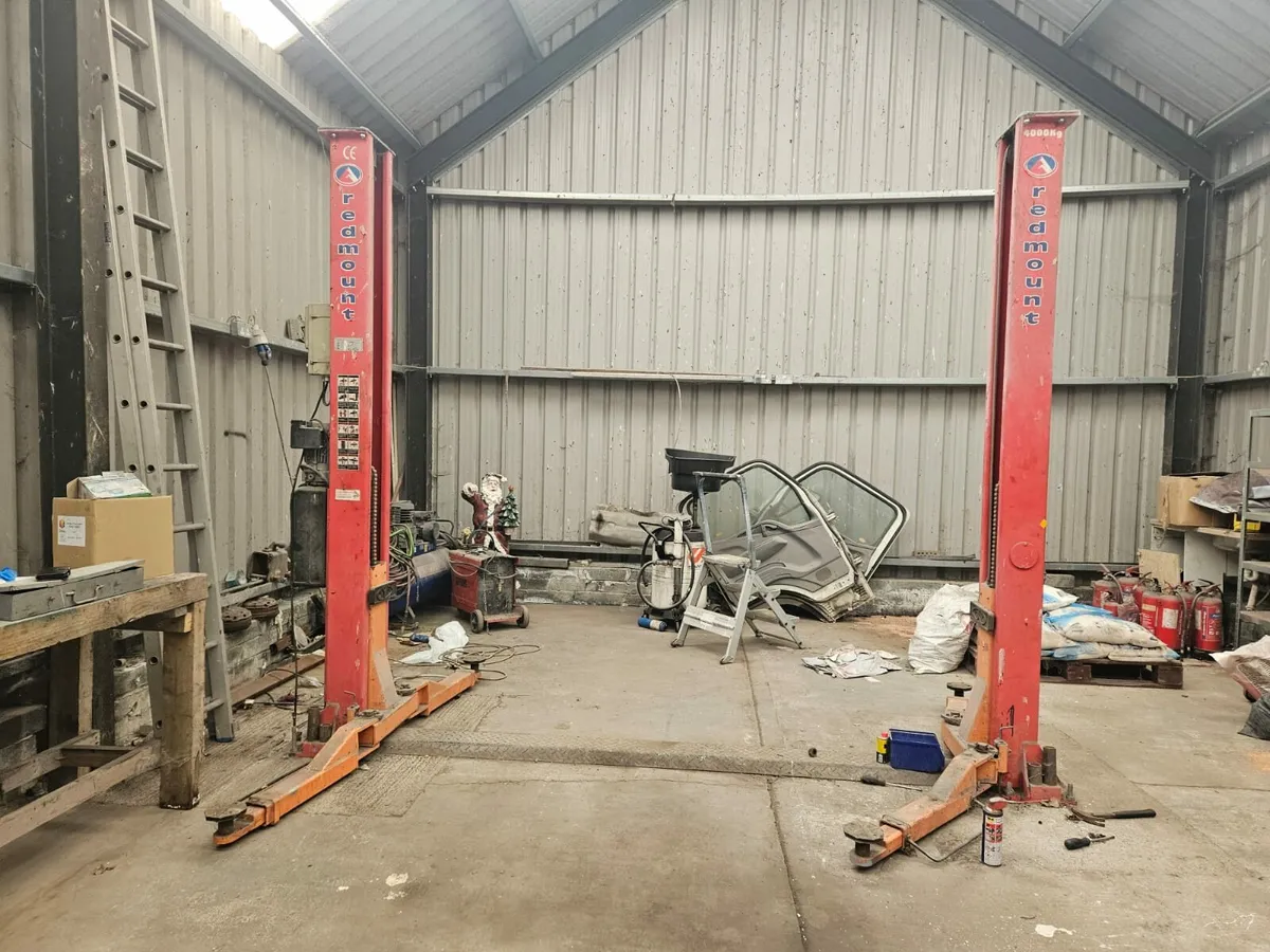 Garage equipment - Image 1