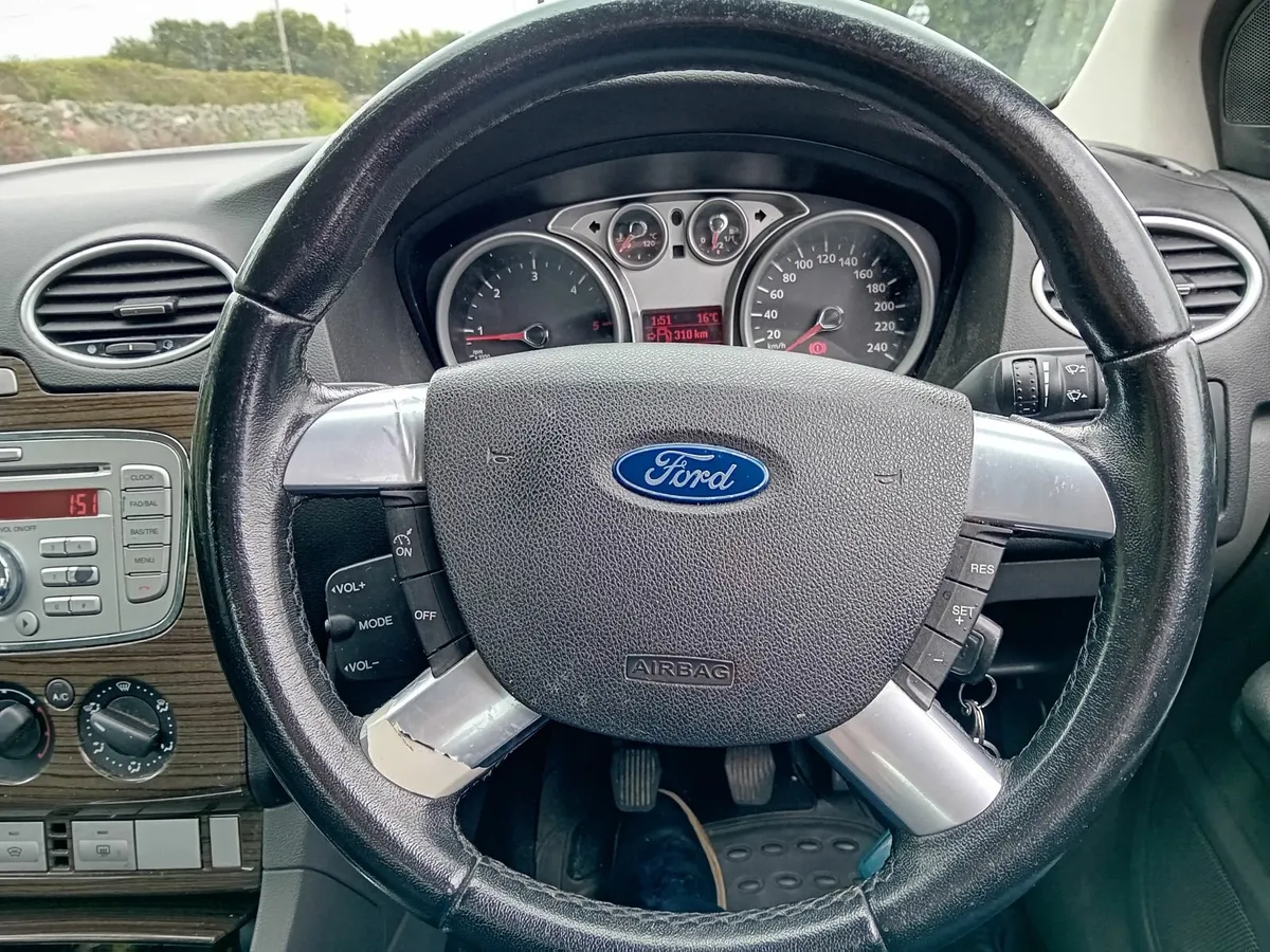 Ford Focus 2009 - Image 2