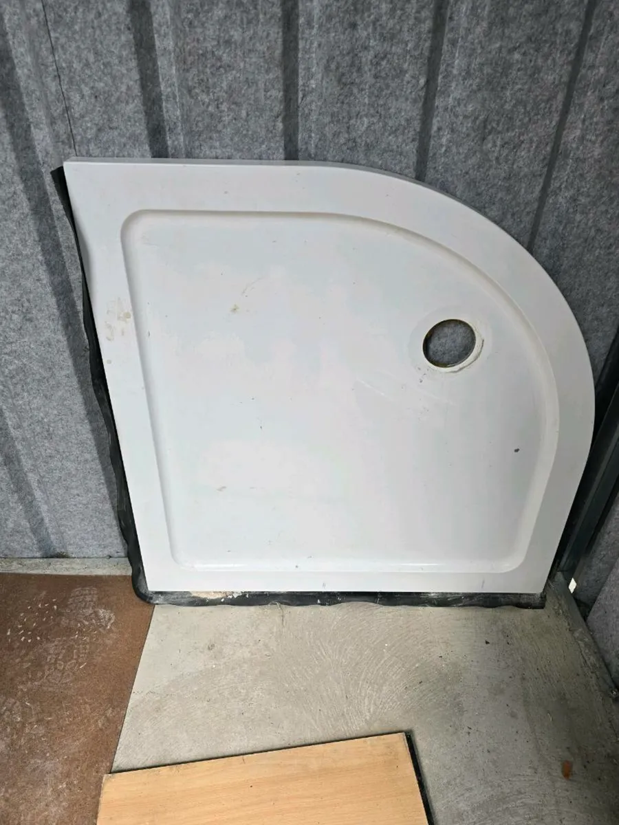 Shower enclosure and tray - Image 4