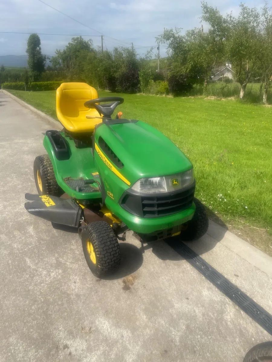 John Deere lawnmower x120 - Image 1