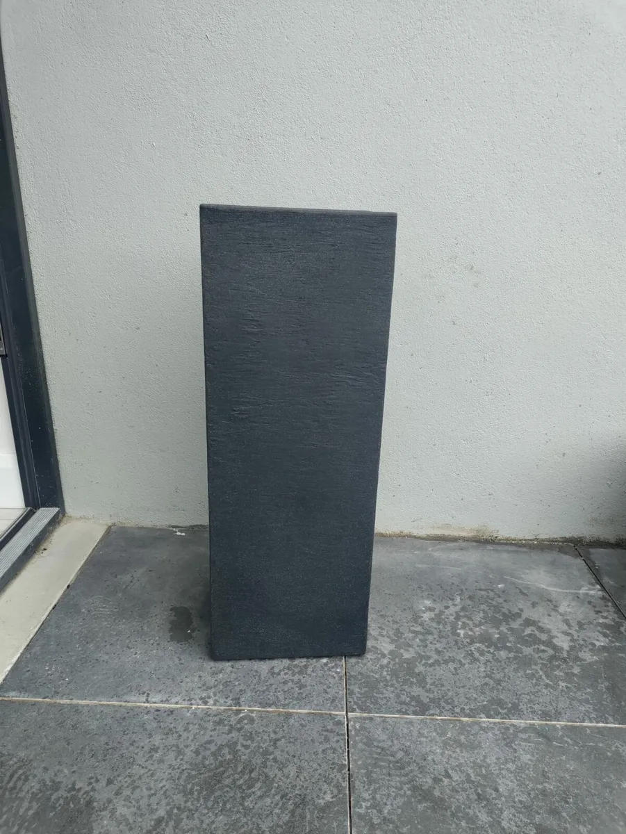 Pillar planters