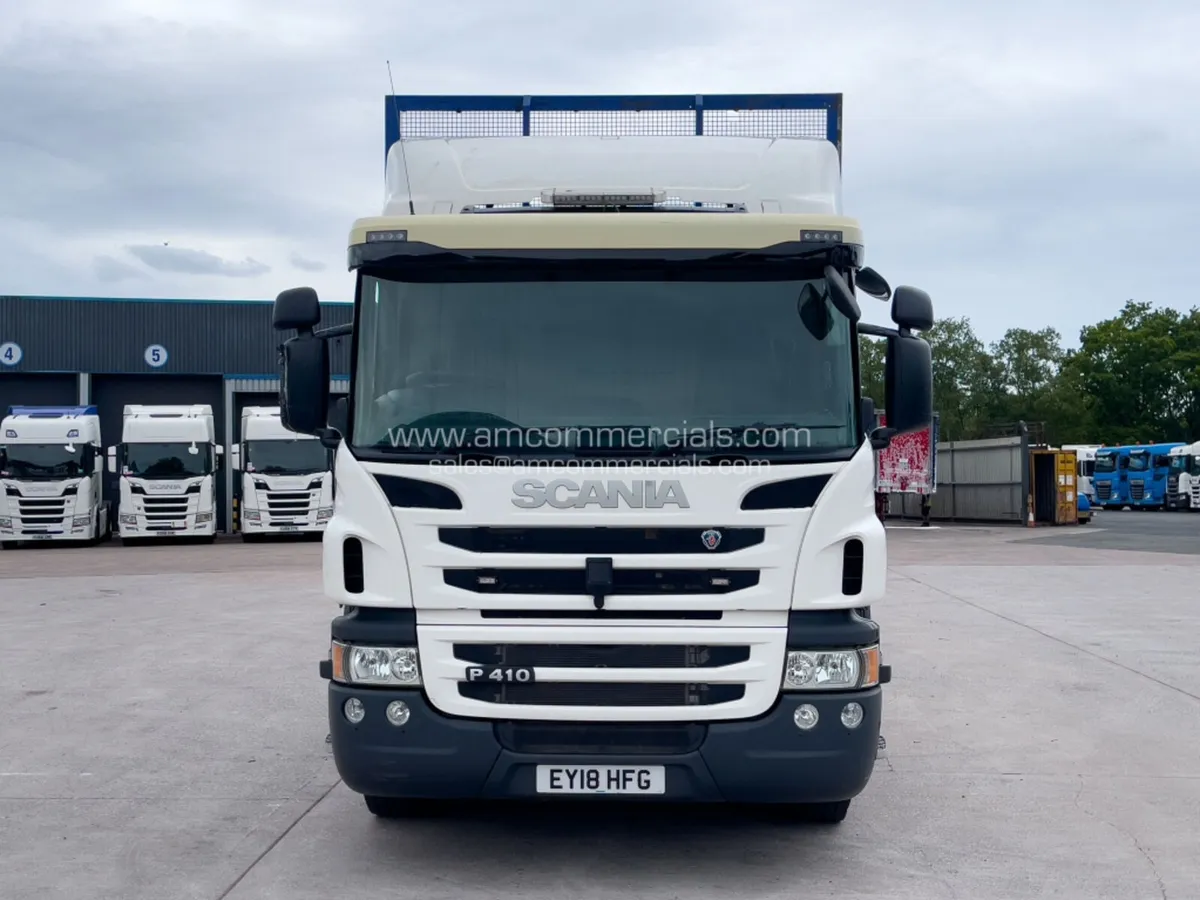 2018 (18) SCANIA P410 8X2 REARLIFT FLATBED - Image 2