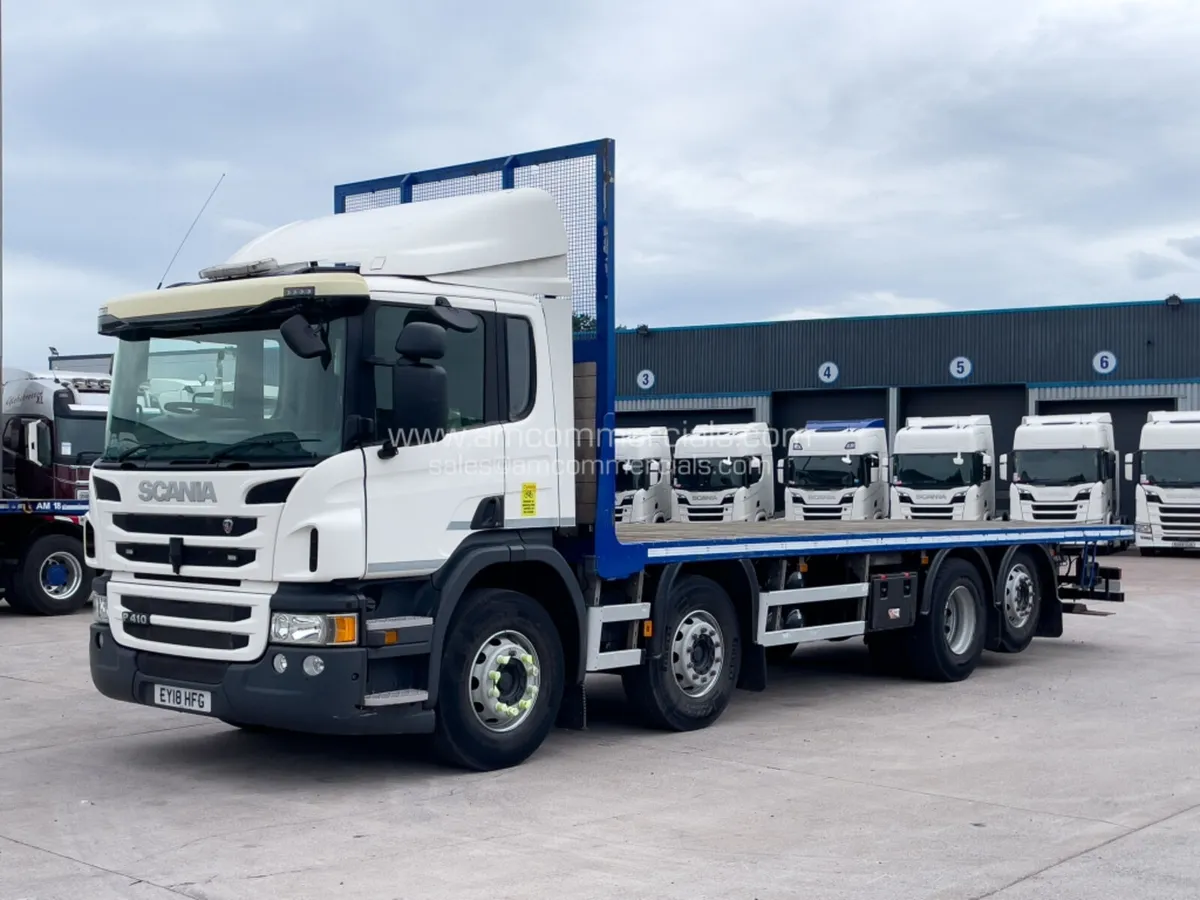2018 (18) SCANIA P410 8X2 REARLIFT FLATBED - Image 3