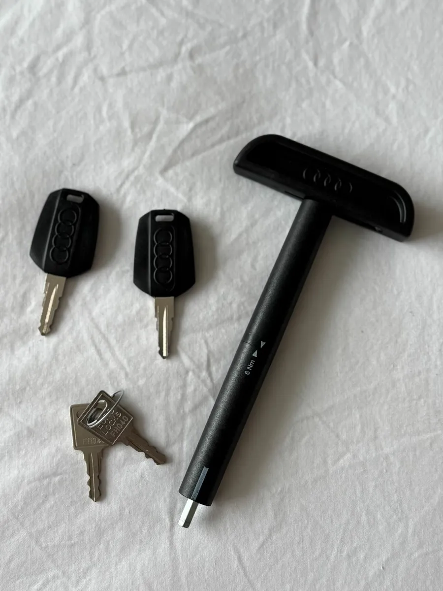 Audi roofbox and roof bars - Image 4