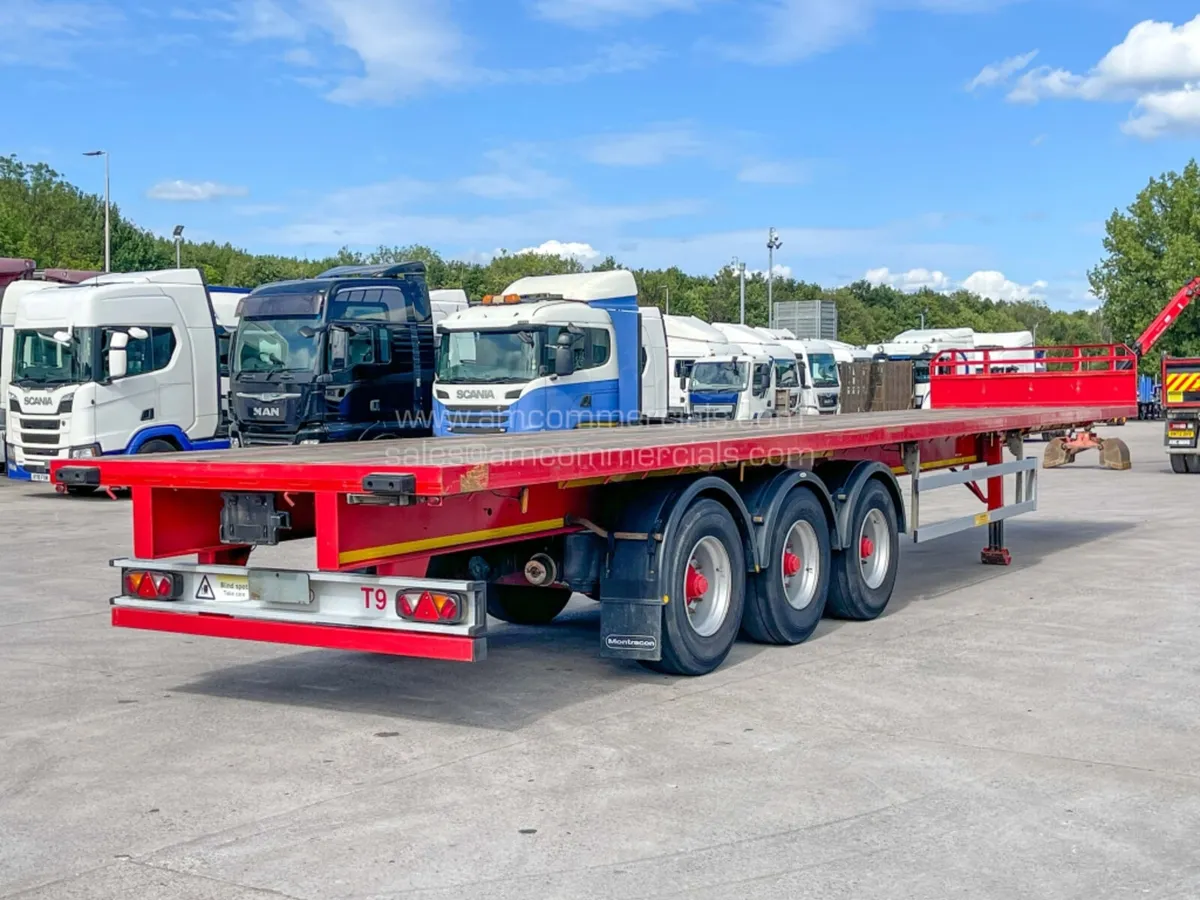 2022 MONTRACON TRI AXLE FLAT BED TRAILER - Image 1
