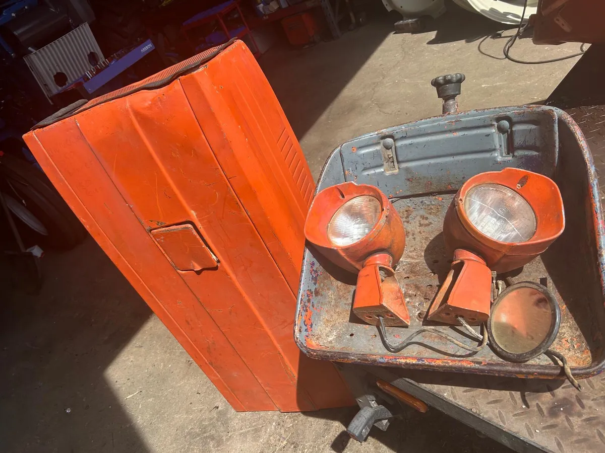 Universal 445/550 European parts - Image 1