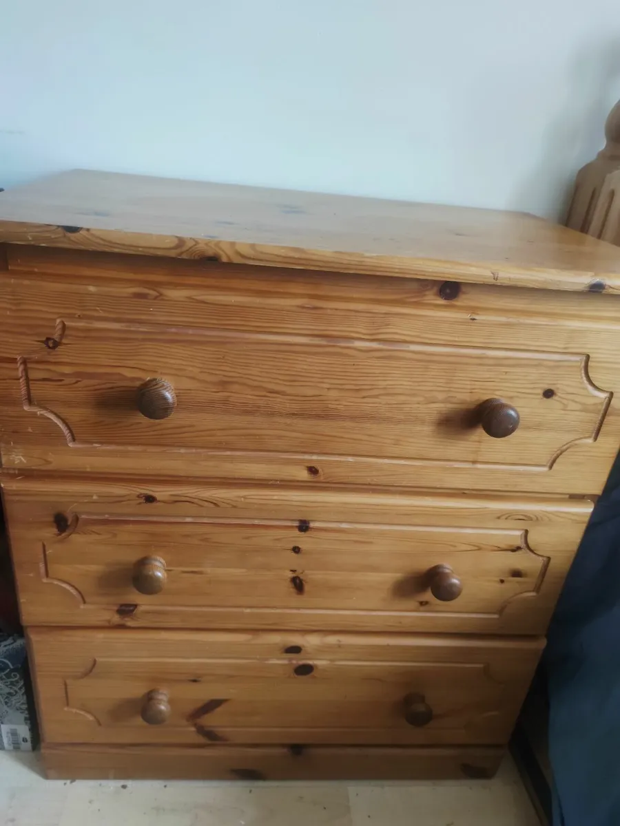Oak chest of drawers in great condition - Image 1