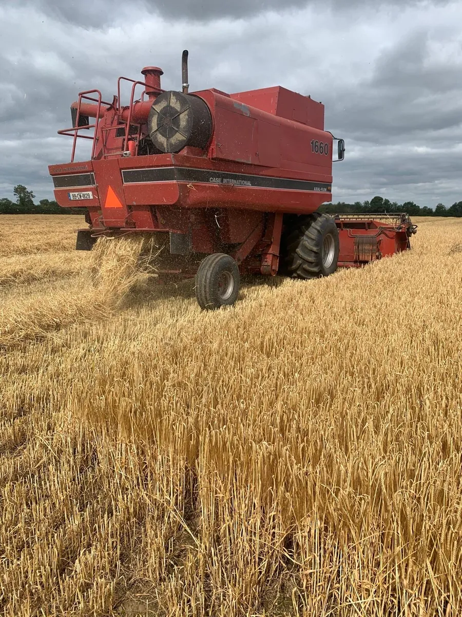 Case International 1660 Axial Flow Combine 1989 - Image 1