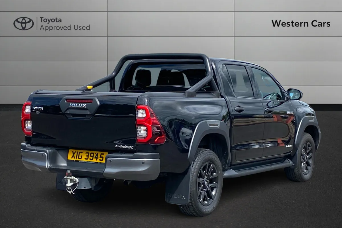 Toyota Hilux Invincible 2.8 Automatic 2023 - Image 2