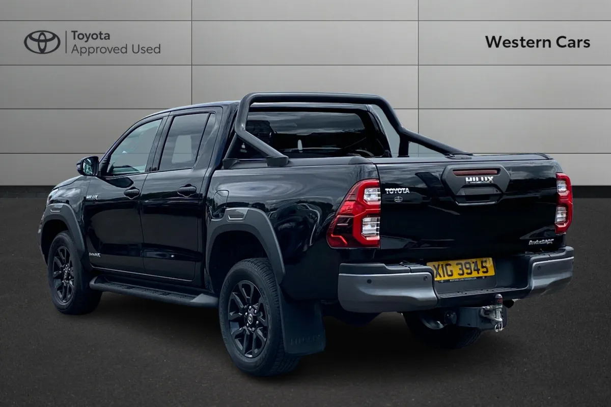 Toyota Hilux Invincible 2.8 Automatic 2023 - Image 4