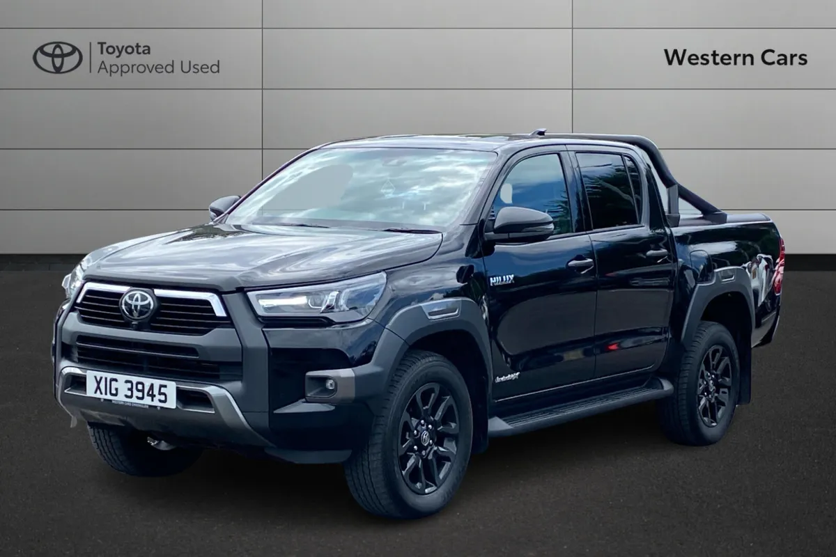 Toyota Hilux Invincible 2.8 Automatic 2023 - Image 3