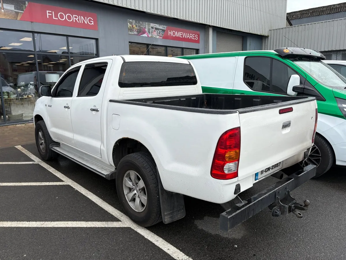 2011 Toyota Hilux - Image 2