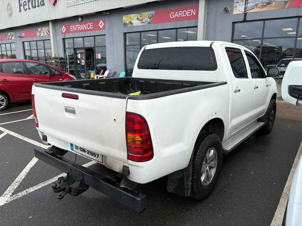 2011 Toyota Hilux - Image 3