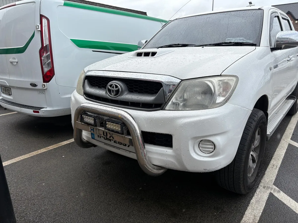 2011 Toyota Hilux - Image 4
