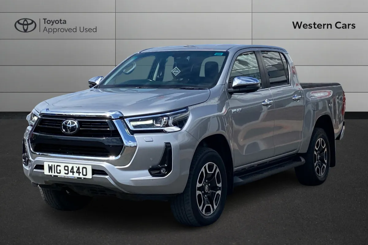 Toyota Hilux Invincible 2.8 Automatic 2023 - Image 3