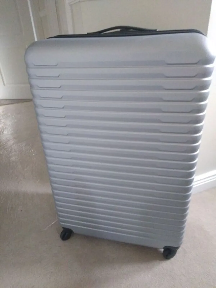 Hard Shell Suitcases - Image 1