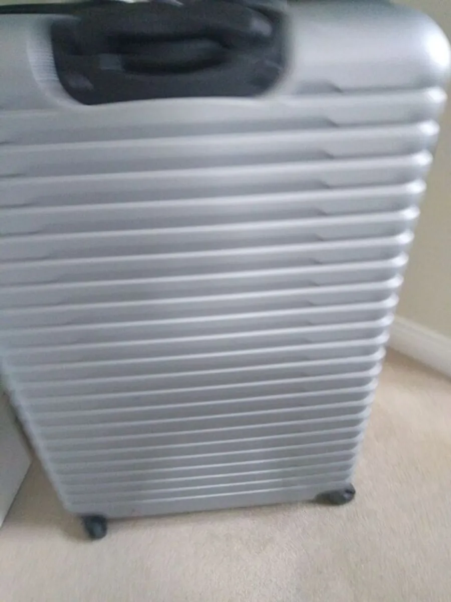 Hard Shell Suitcases - Image 3