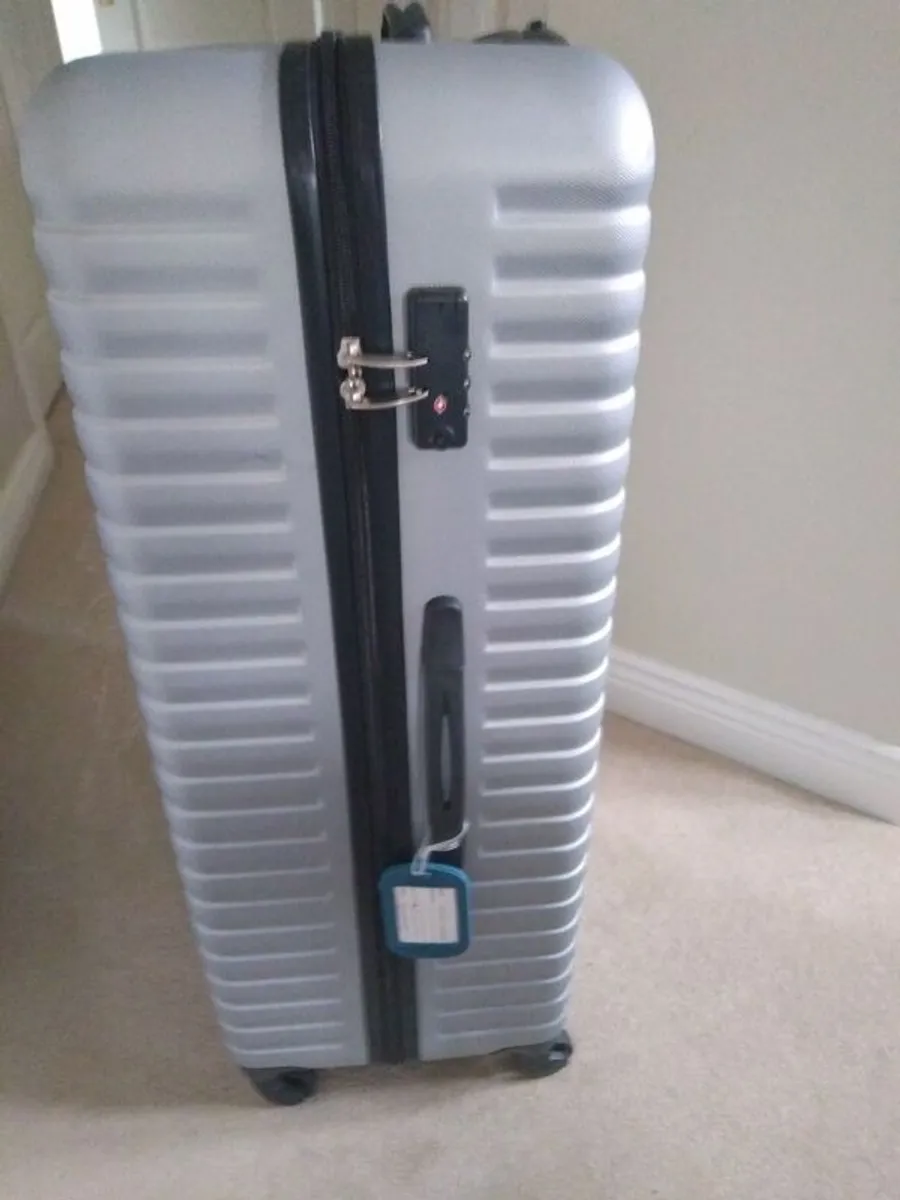 Hard Shell Suitcases - Image 4