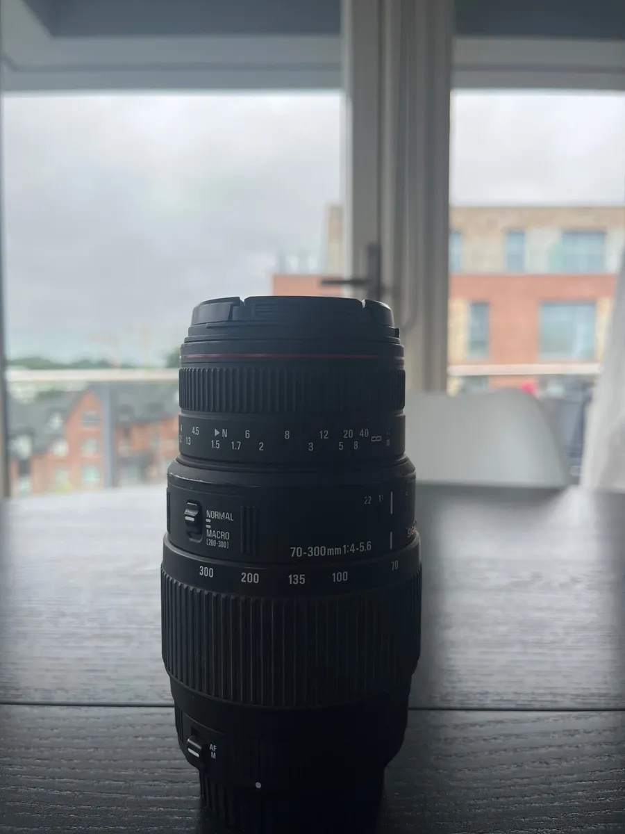 Sigma apo dg 70-300mm f/4-5.6 - Image 1