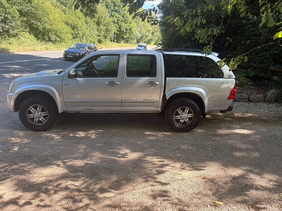 10 ISUZU DMAX - Image 3