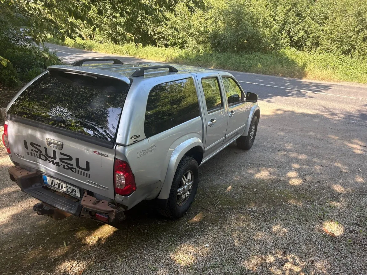 10 ISUZU DMAX - Image 4