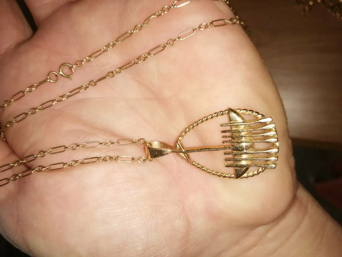 Gold chain  and pendent - Image 2