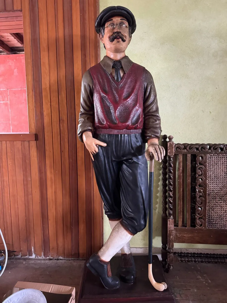 Golfer Statue - Image 1