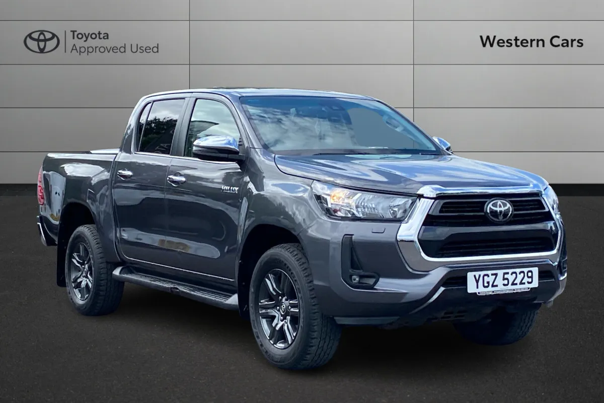 Toyota Hilux Icon 2.4 Manual 2023 - Image 1