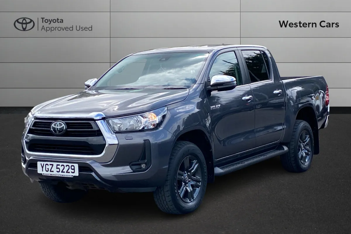 Toyota Hilux Icon 2.4 Manual 2023 - Image 3