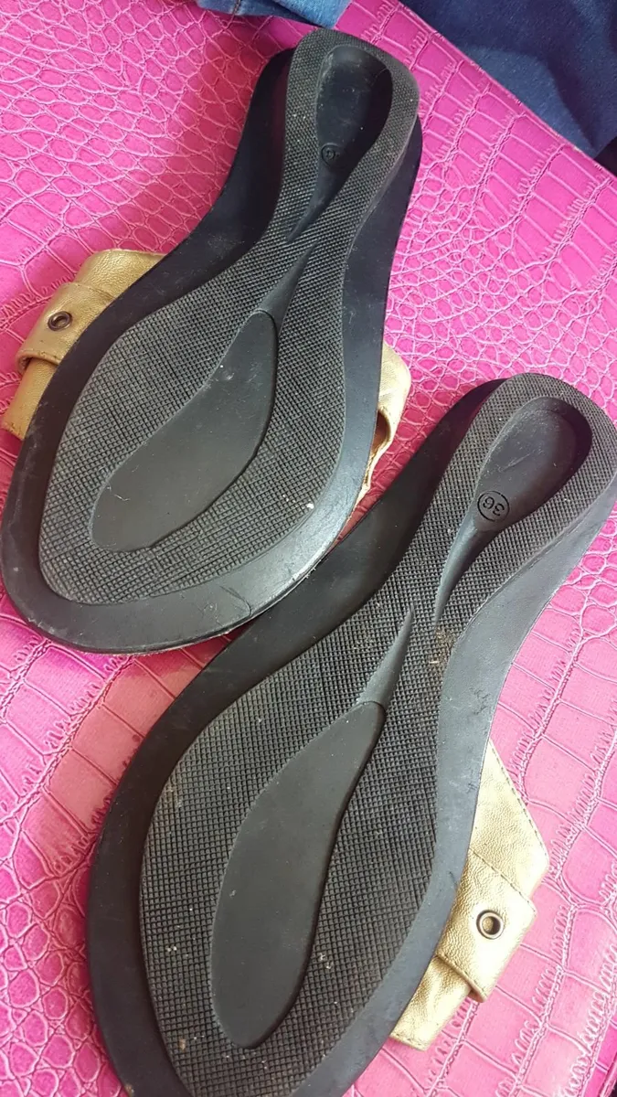 leather sandals size uk 2 has been worn once - Image 2