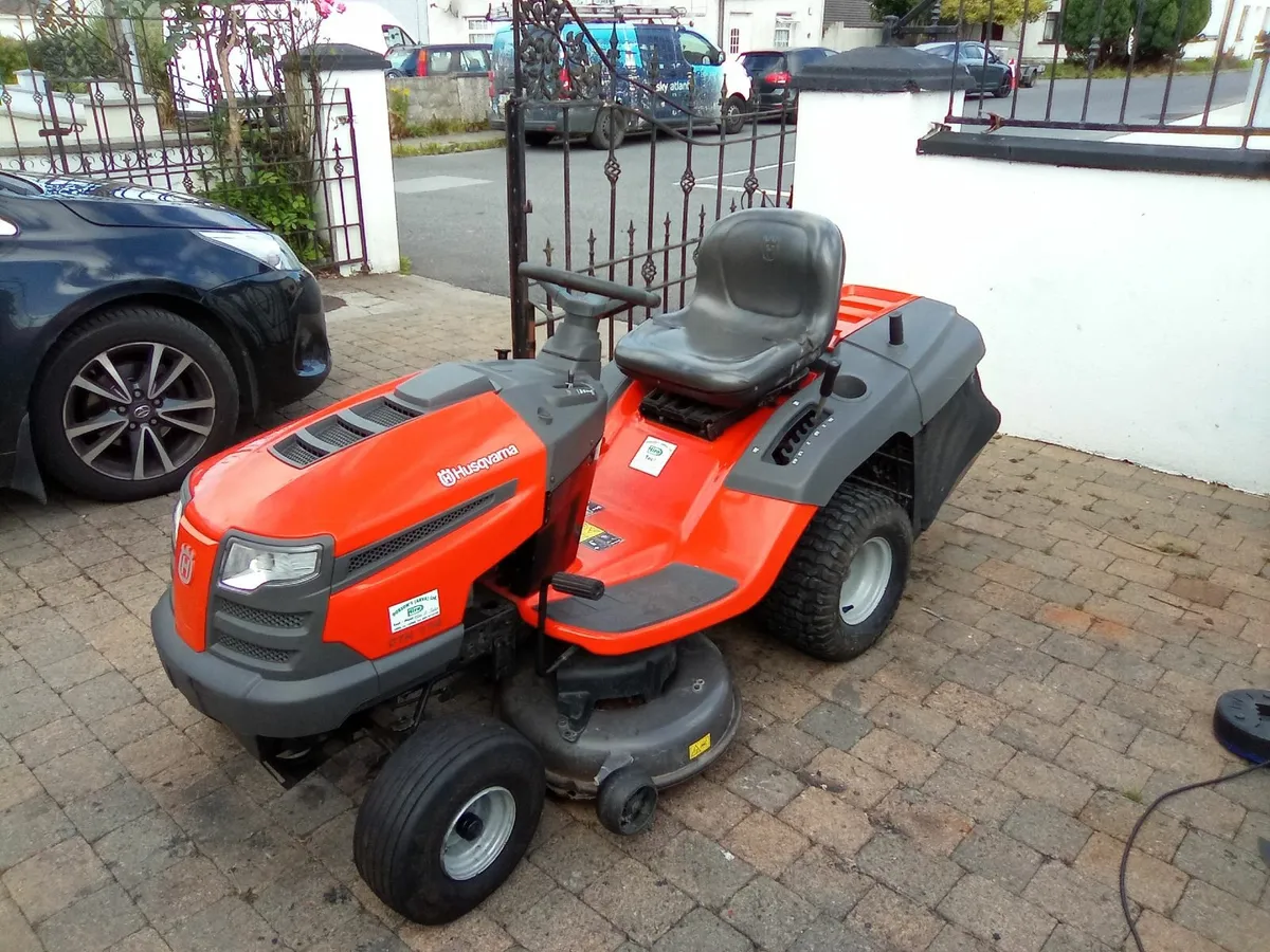 HUSQVARNA RIDE ON LAWNMOWER - Image 3