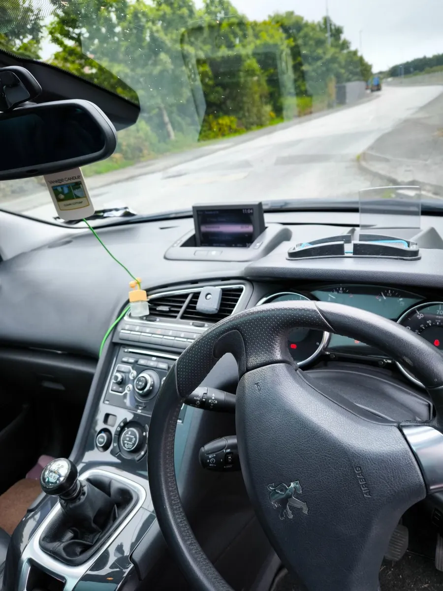 Peugeot 5008 2012 - Image 2