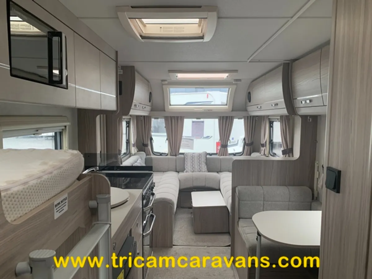 2021 Elddis Avante 586/6, Fixed Bunks - Image 2