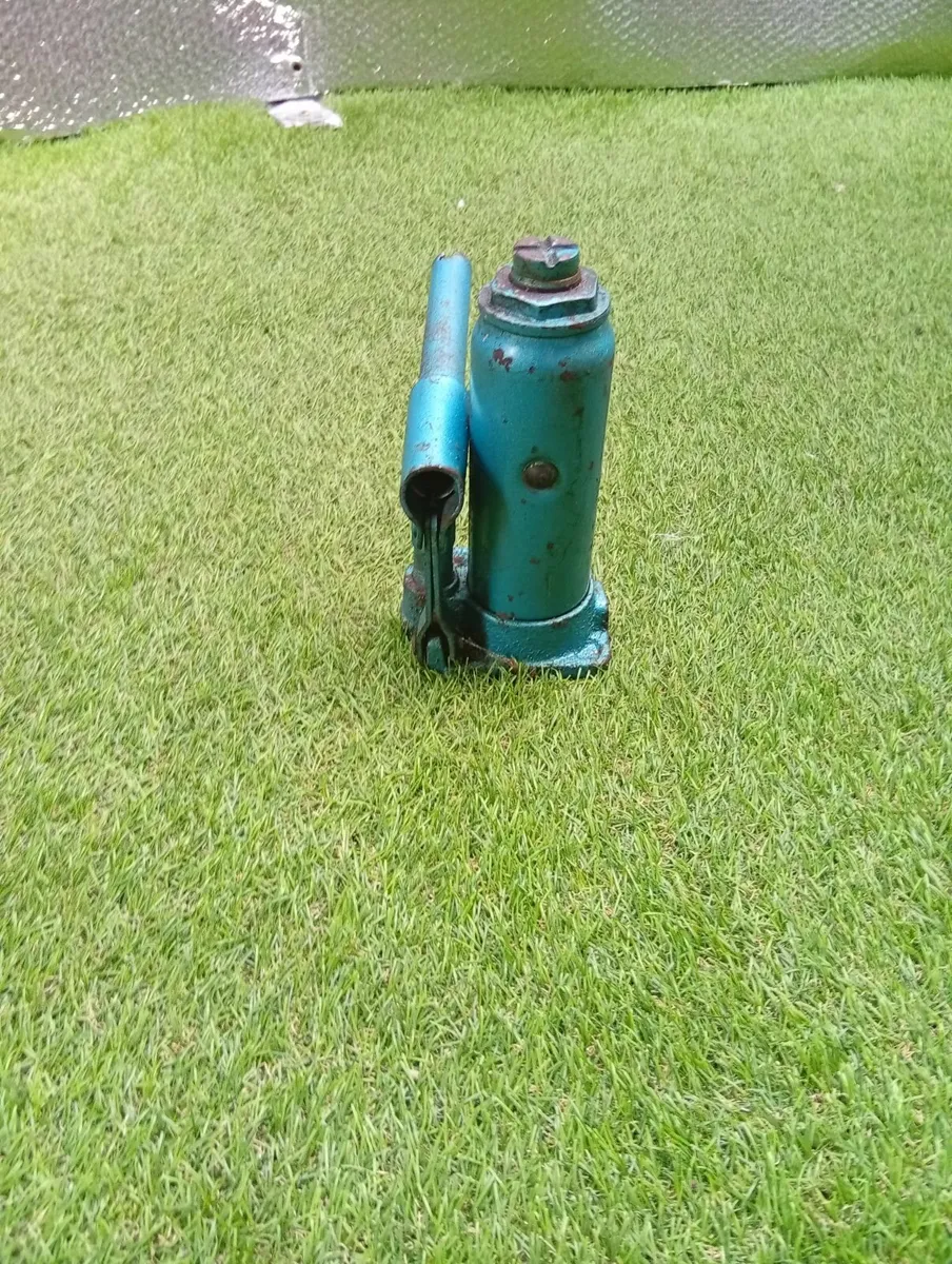 Original Hydraulic 3tonne jack Germany - Image 3