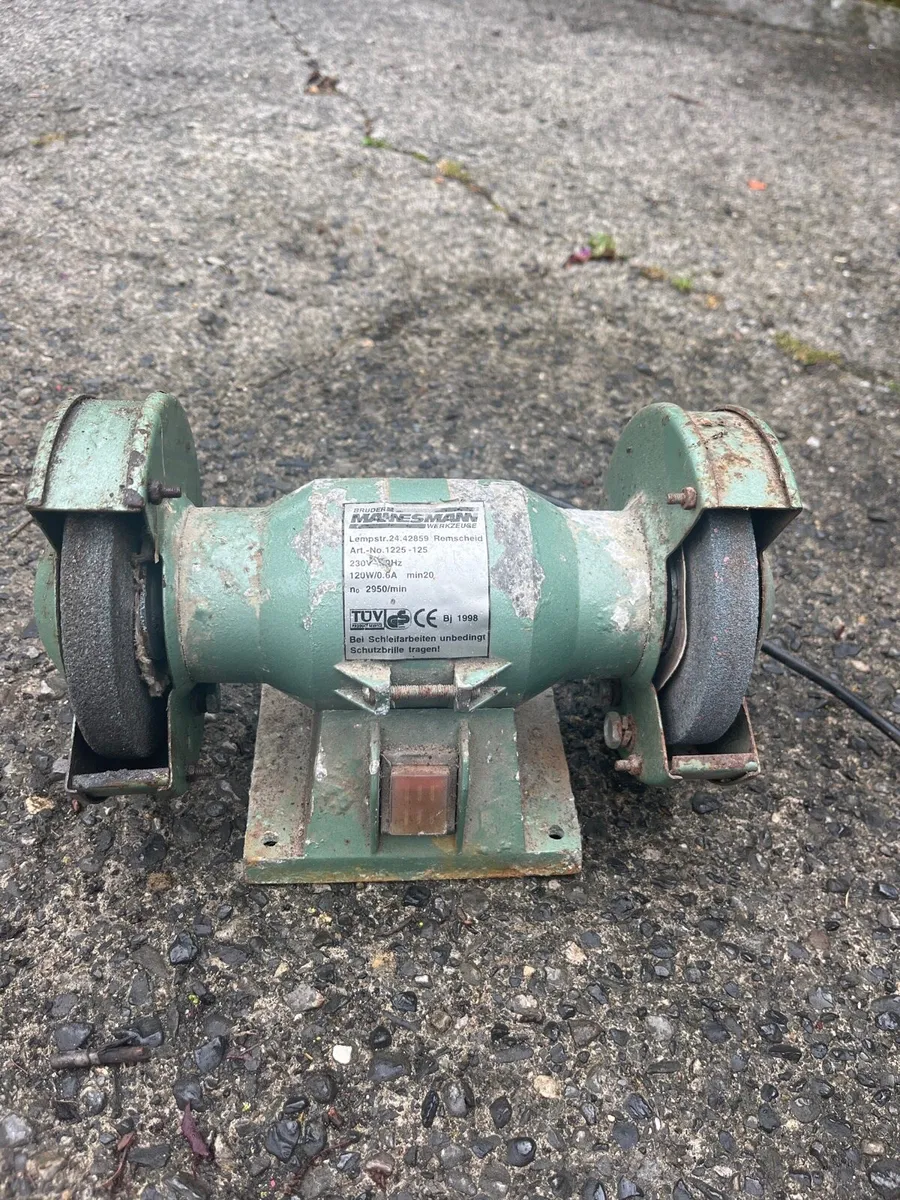 Bench grinder