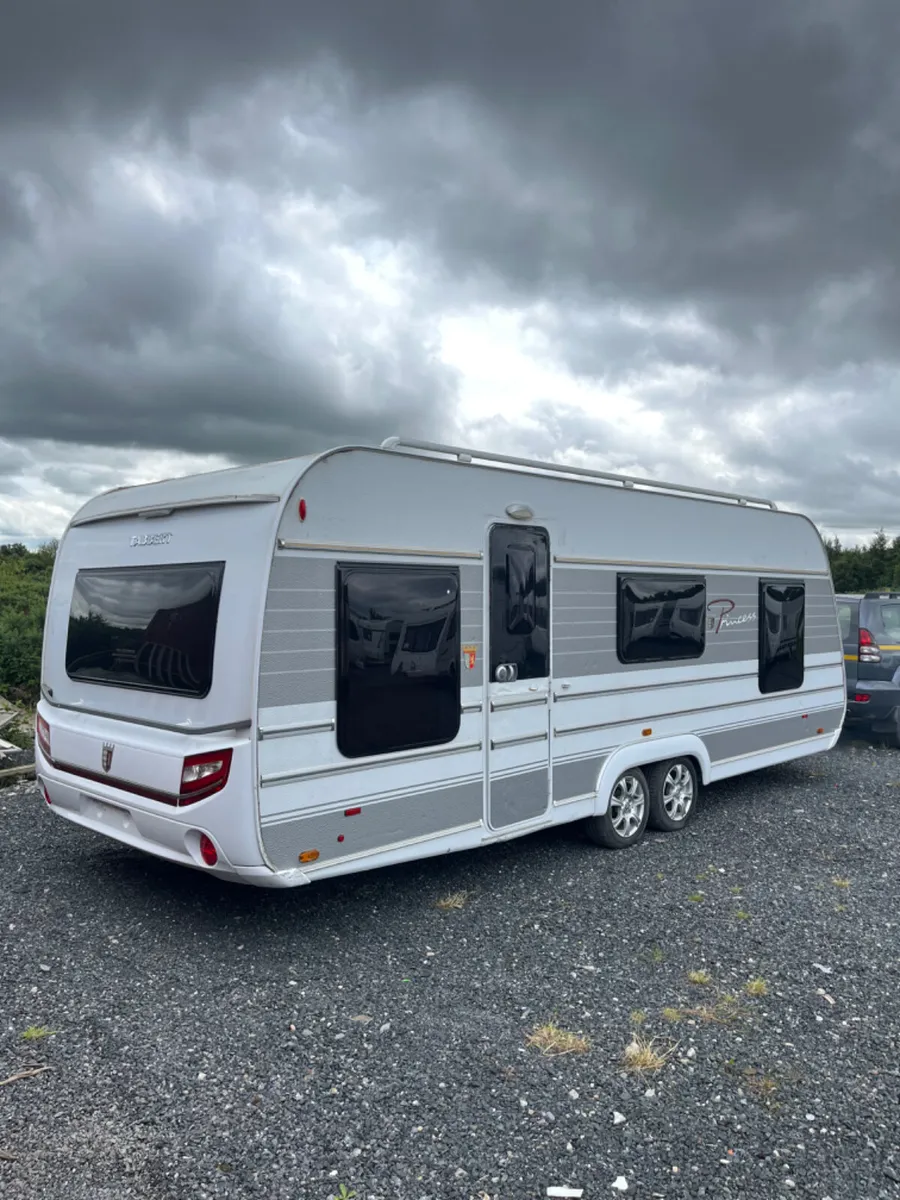 2017 Tabbert 6 Berth Fixed Bed Caravan - Image 3