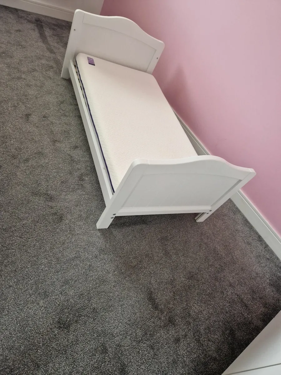 Cot bed
