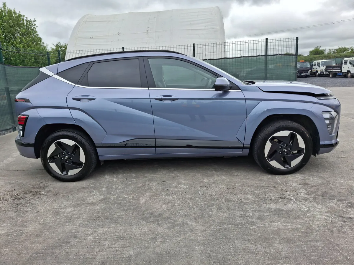 241 Hyundai Kona Platinum Ev 65kwh - Image 2