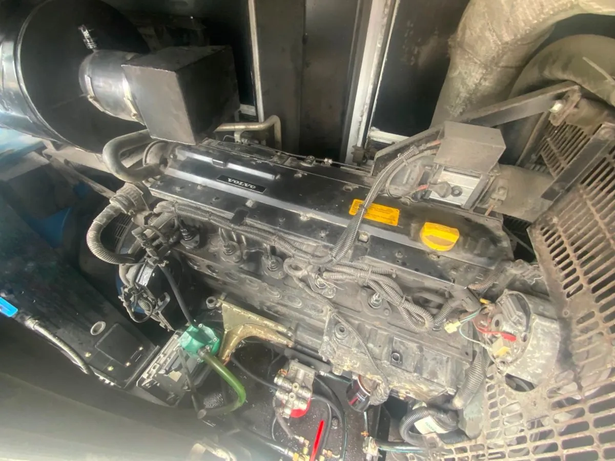 VOLVO 250kva STANDBY GENERATOR...400/240v...50v. - Image 4
