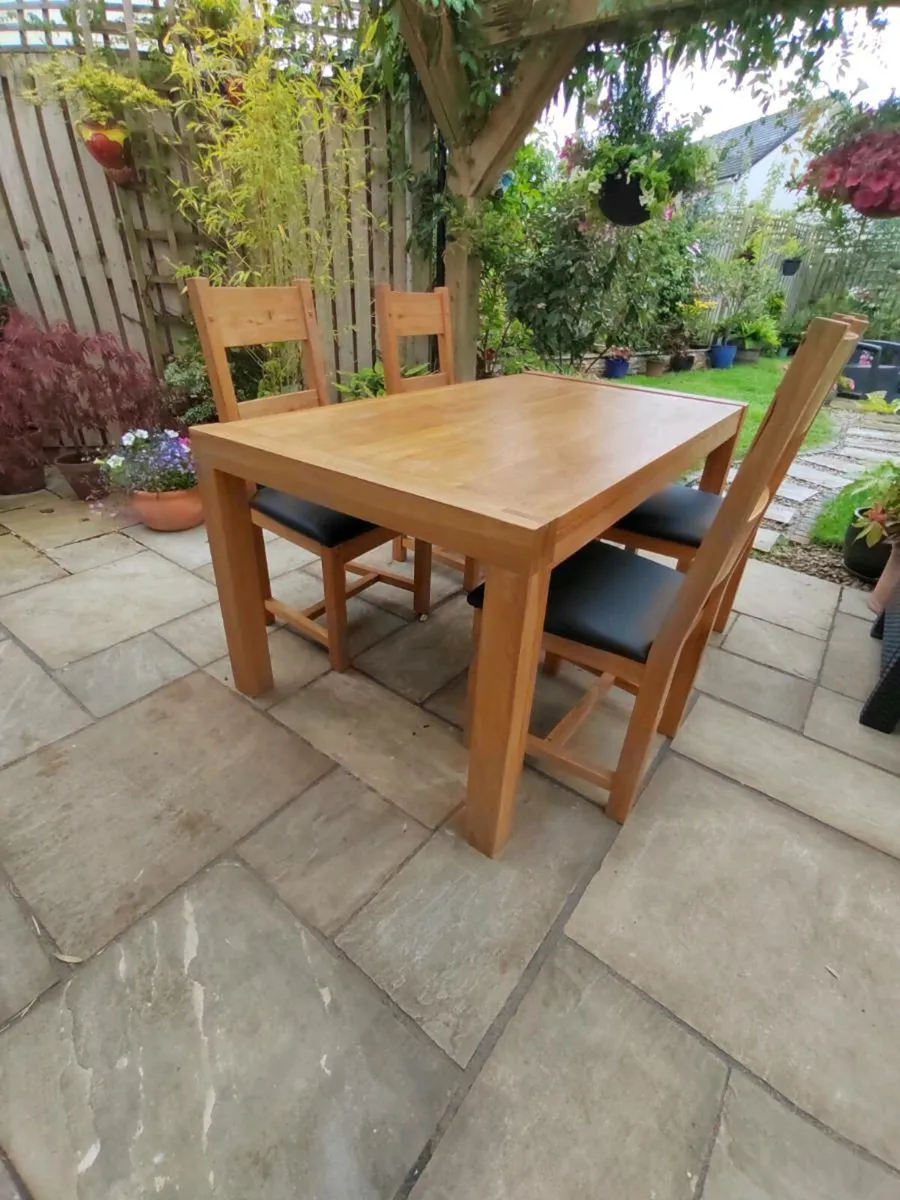 Oak table - Image 1