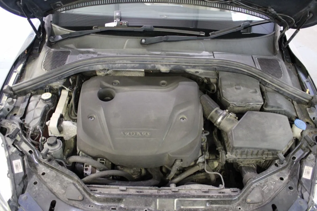Volvo XC60 D4 (181hp) FWD SE Lux Geartronic - Image 4