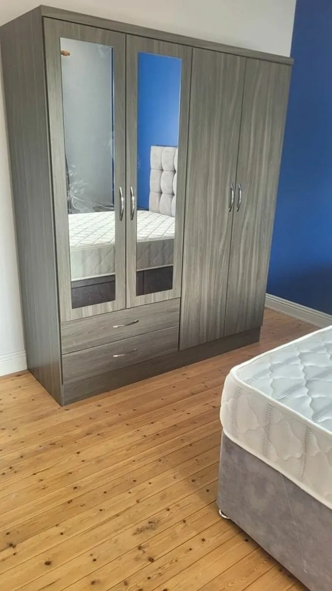 WARDROBES - Image 1