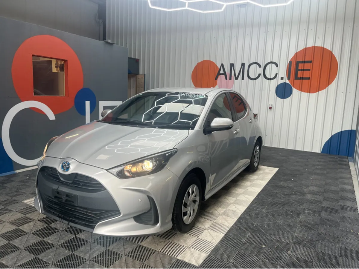 Toyota Yaris ONLY €15950 YARIS AUTOMATIC 1.5 HYBRI - Image 3