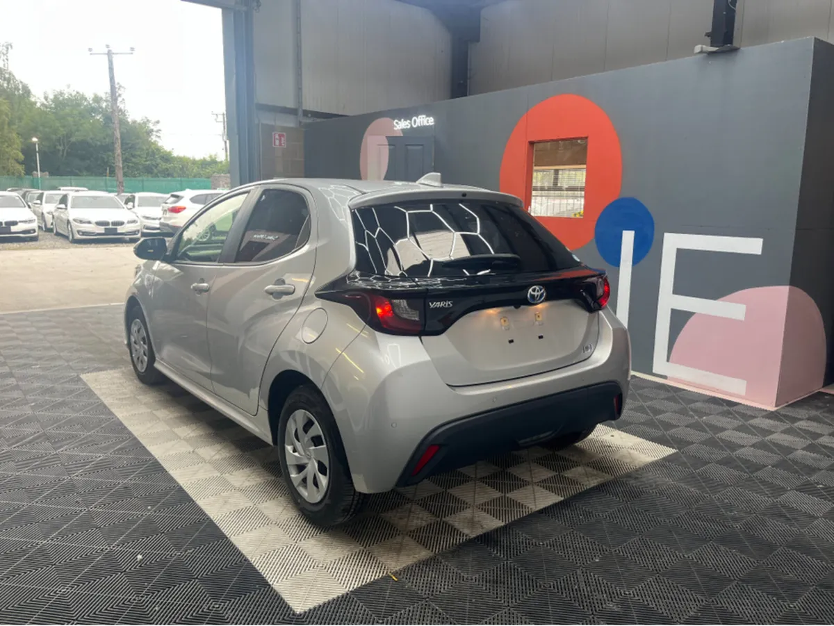 Toyota Yaris ONLY €15950 YARIS AUTOMATIC 1.5 HYBRI - Image 4