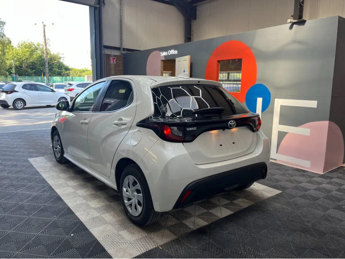 Toyota Yaris ONLY €16950! YARIS AUTOMATIC 1.0 PETR - Image 4